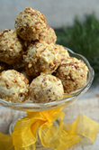 Millet cookies, raw gingerbread-cheesecake balls